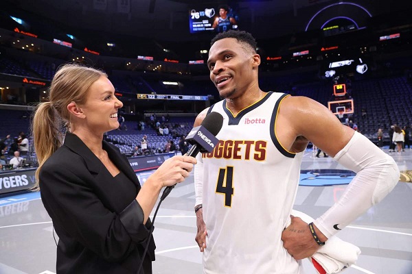 Russell Westbrook voitti Los Angeles Lakersin kotona